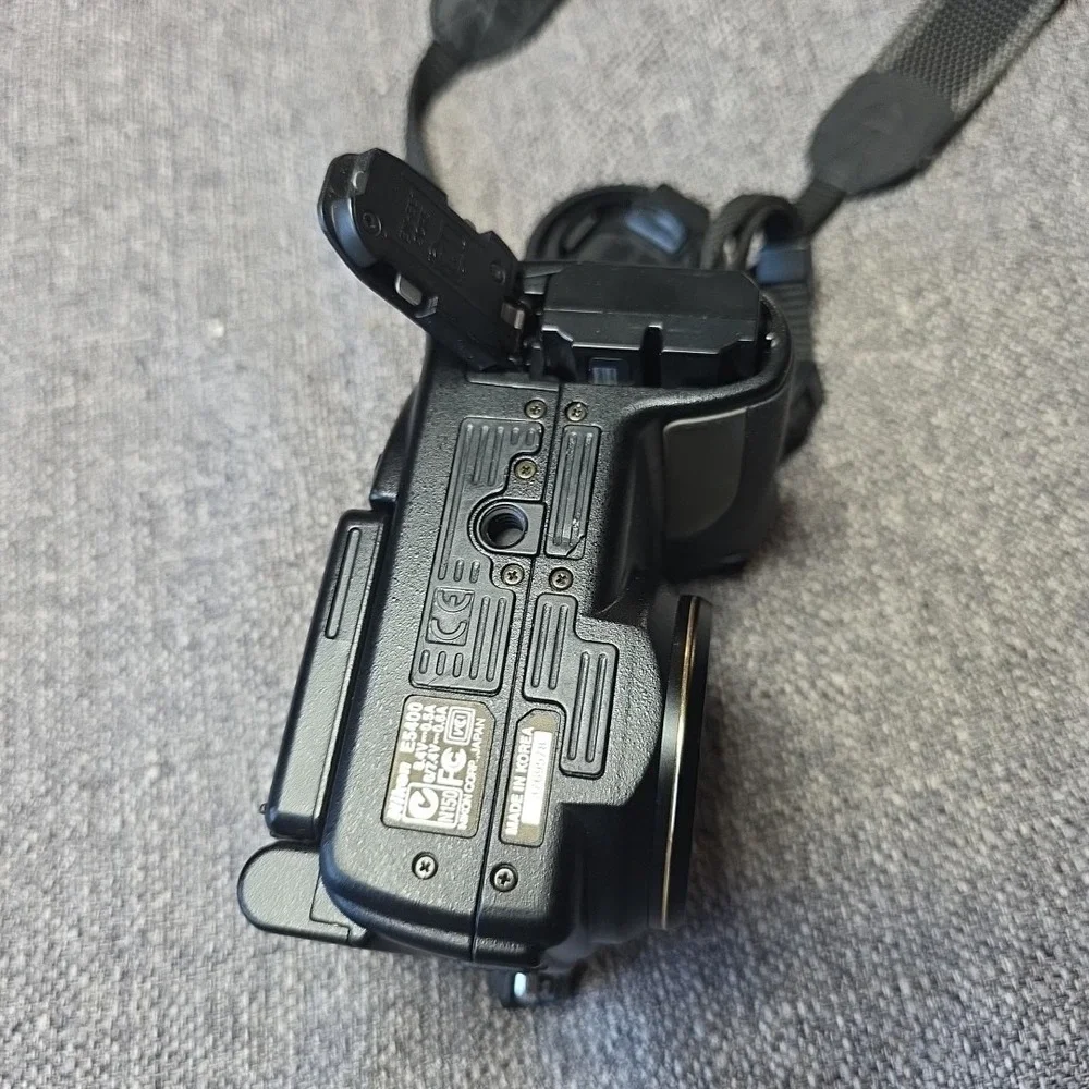 Nikon COOLPIX 5400 5.1MP Digital Camera - Black Battery Parts Untested